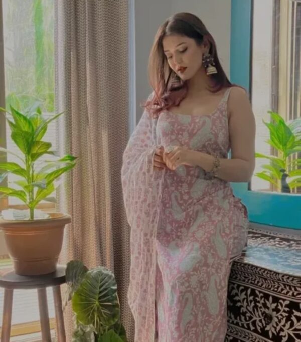 Elegent Pink & White Hand-Block Printed Kurti, Dupatta & Bottom Wear Set